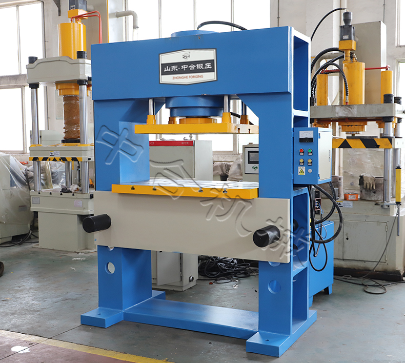 大噸位龍門液壓機(jī)(圖3) 大噸位龍門液壓機(jī)(圖3)