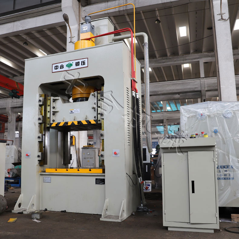 300噸龍門液壓機(jī)(圖3) 300噸龍門液壓機(jī)(圖3)