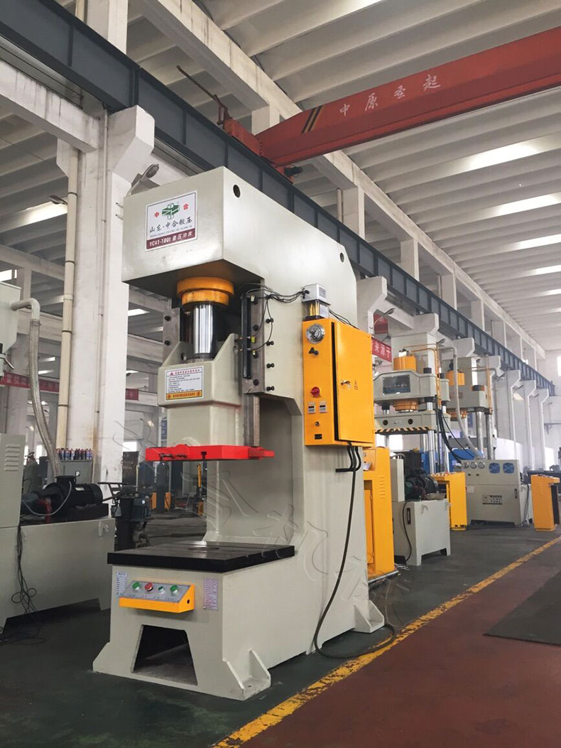 60噸導(dǎo)軌式液壓沖床(圖1) 60噸導(dǎo)軌式液壓沖床(圖1)