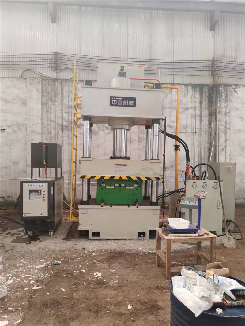 石英石水槽液壓機客戶現(xiàn)場 石英石水槽液壓機客戶現(xiàn)場