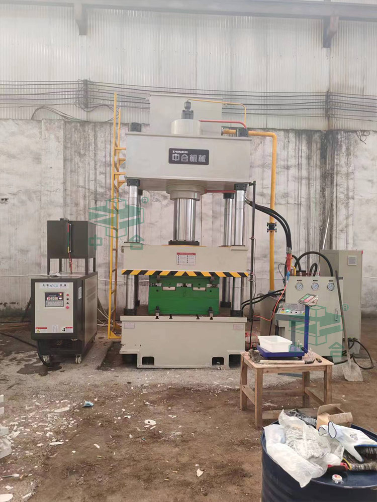 400噸石英石水槽液壓機(jī) 400噸石英石水槽液壓機(jī)