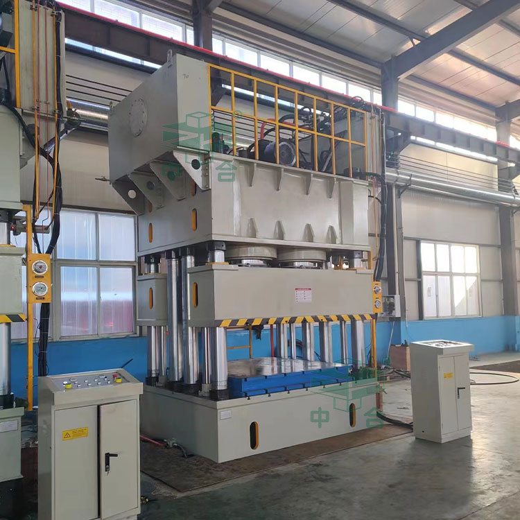 2500噸聚丙烯壓濾板成型液壓機現(xiàn)場.jpg 2500噸聚丙烯壓濾板成型液壓機現(xiàn)場.jpg