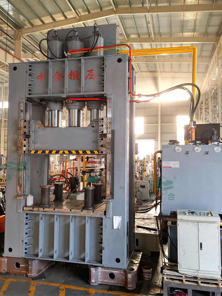 800噸框架式液壓機(jī) 800噸框架式液壓機(jī)