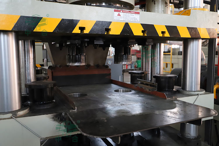 工作臺(tái).jpg 工作臺(tái).jpg