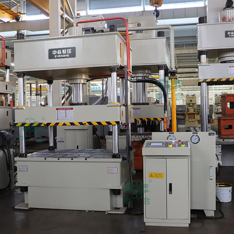 100噸四柱液壓機(jī)車間實拍圖 100噸四柱液壓機(jī)車間實拍圖