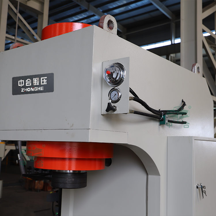 250噸單柱液壓機(jī)細(xì)節(jié) 250噸單柱液壓機(jī)細(xì)節(jié)