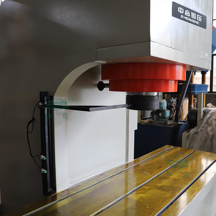 250噸單柱液壓機(jī)細(xì)節(jié) 250噸單柱液壓機(jī)細(xì)節(jié)