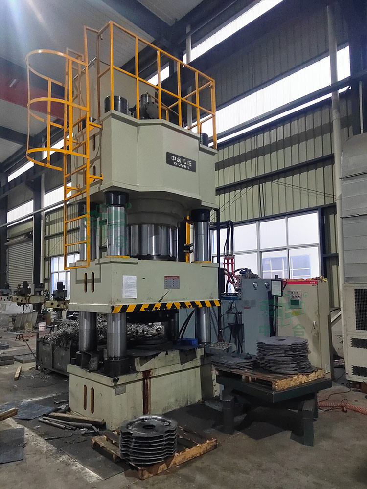 1000噸四柱液壓機(jī)客戶車間 1000噸四柱液壓機(jī)客戶車間