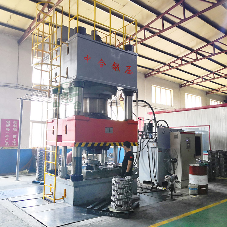 2000噸汽車離合器外殼成型液壓機(jī).jpg 2000噸汽車離合器外殼成型液壓機(jī).jpg