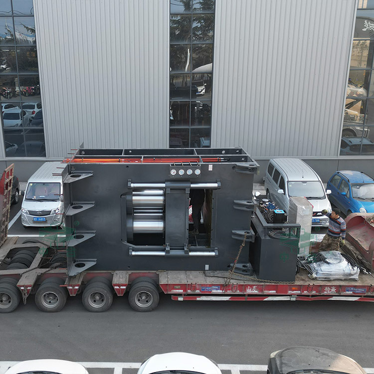 2500噸框架式木屑托盤成型液壓機(jī)裝車發(fā)貨.jpg 2500噸框架式木屑托盤成型液壓機(jī)裝車發(fā)貨.jpg