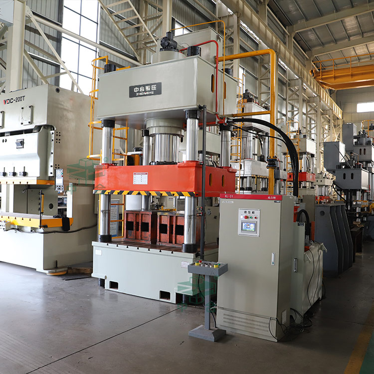 500噸四柱液壓機(jī)車間實(shí)拍 500噸四柱液壓機(jī)車間實(shí)拍