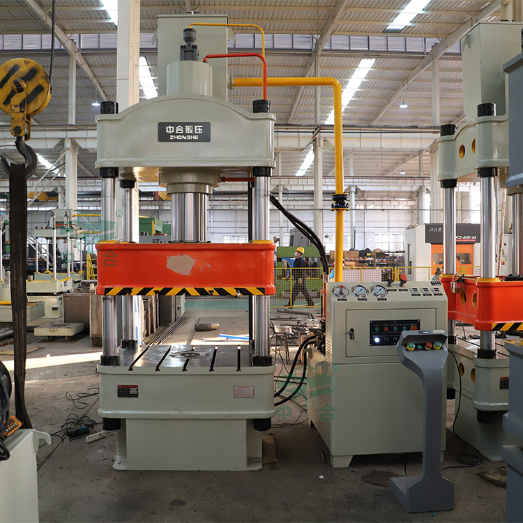 滕州200噸四柱液壓機(jī).jpg 滕州200噸四柱液壓機(jī).jpg