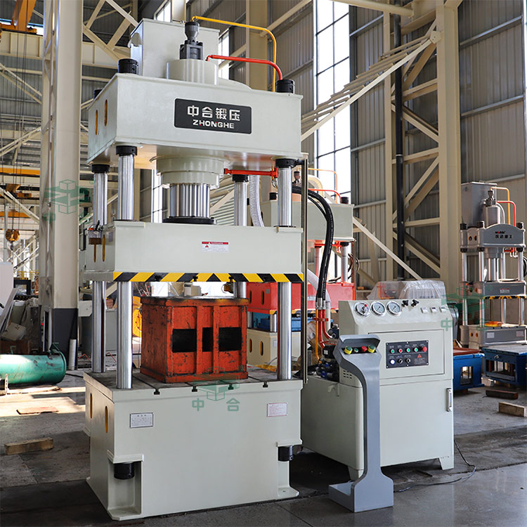 200噸三梁四柱液壓機(jī)車(chē)間實(shí)拍.jpg 200噸三梁四柱液壓機(jī)車(chē)間實(shí)拍.jpg