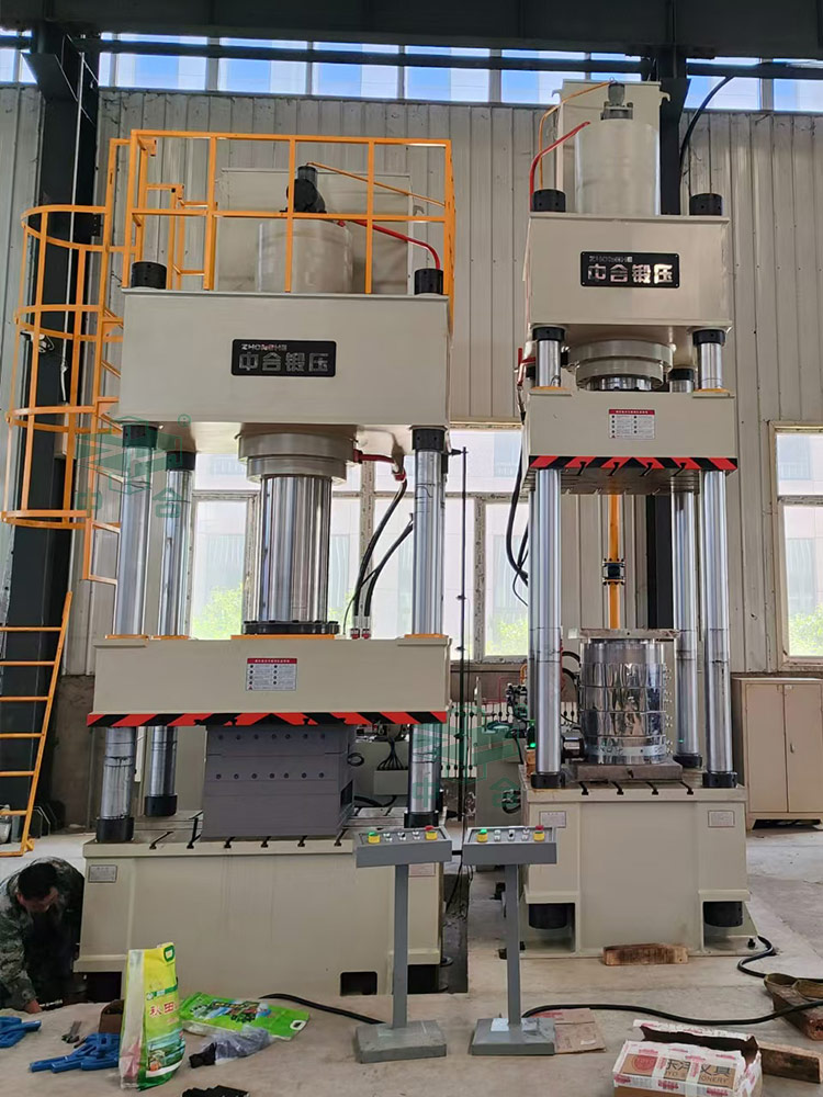 500噸伺服四柱液壓機(jī)(左).jpg 500噸伺服四柱液壓機(jī)(左).jpg