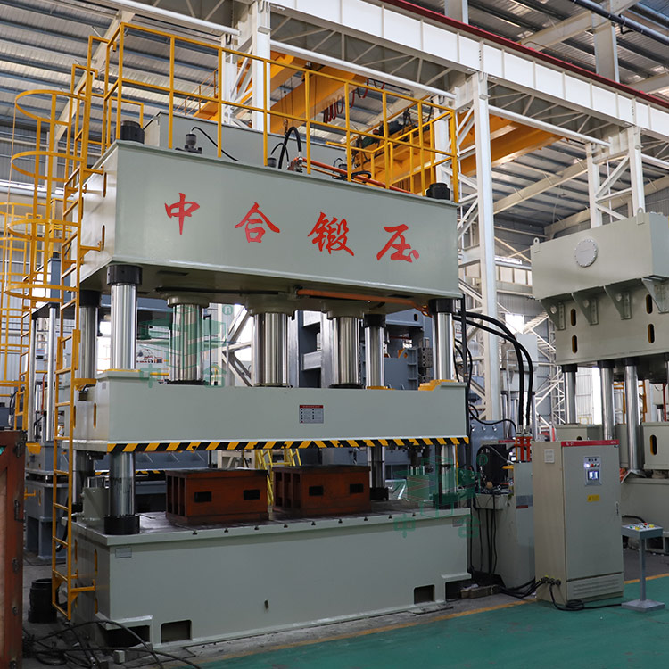 800噸三梁四柱液壓機(jī)車間實(shí)物.jpg 800噸三梁四柱液壓機(jī)車間實(shí)物.jpg