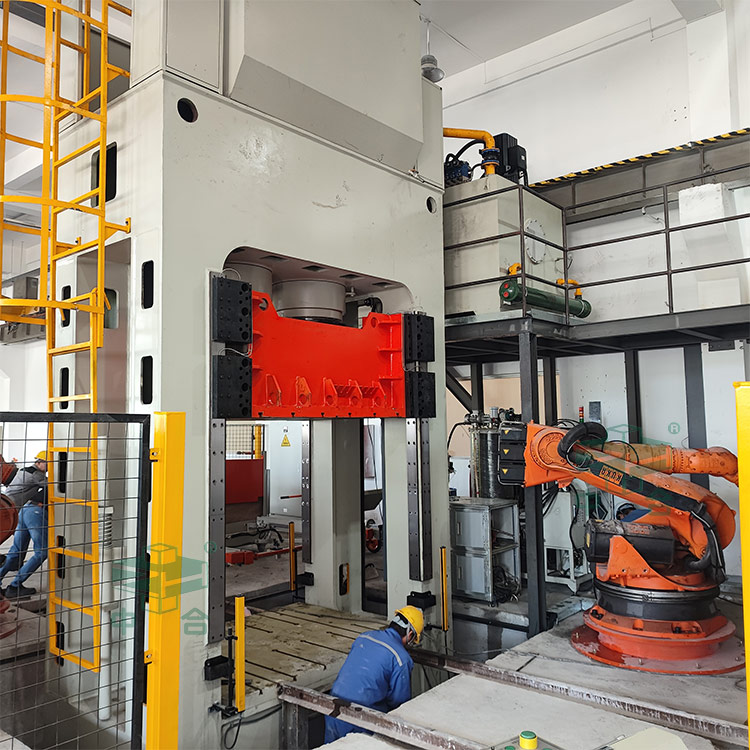 800噸框架式液壓機(jī)安裝完成.jpg 800噸框架式液壓機(jī)安裝完成.jpg