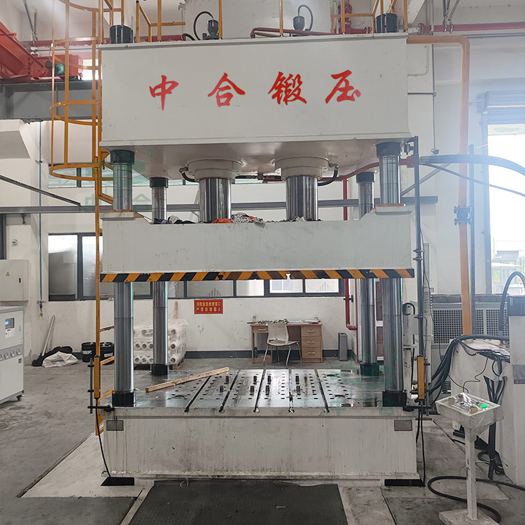 500噸不銹鋼水槽拉伸液壓機(jī)安裝完成 500噸不銹鋼水槽拉伸液壓機(jī)安裝完成