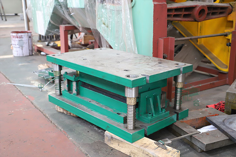 錨桿托盤(pán)模具.jpg 錨桿托盤(pán)模具.jpg