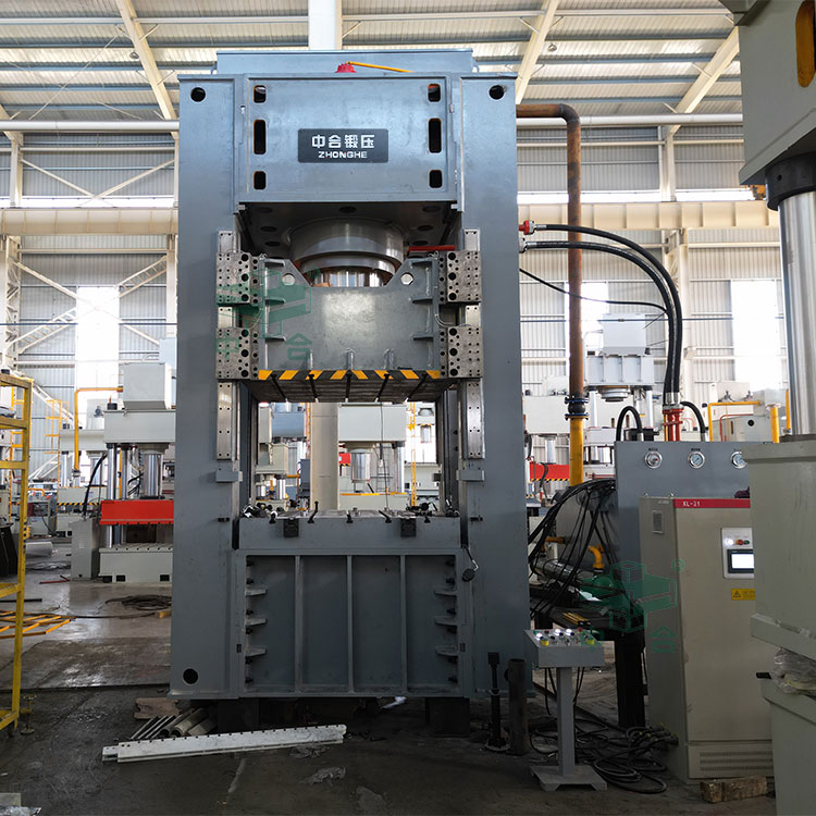 800噸框架式液壓機(jī)車間實物.jpg 800噸框架式液壓機(jī)車間實物.jpg