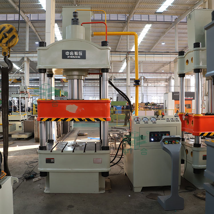 新型200噸四柱液壓機(jī).jpg 新型200噸四柱液壓機(jī).jpg