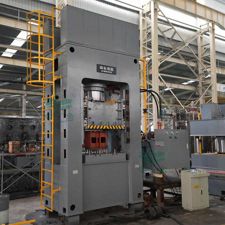 630噸框架式液壓機(jī).jpg 630噸框架式液壓機(jī).jpg