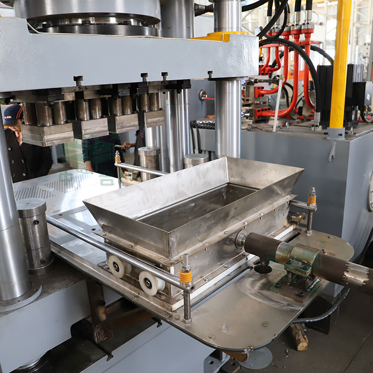 自動布料裝置.jpg 自動布料裝置.jpg