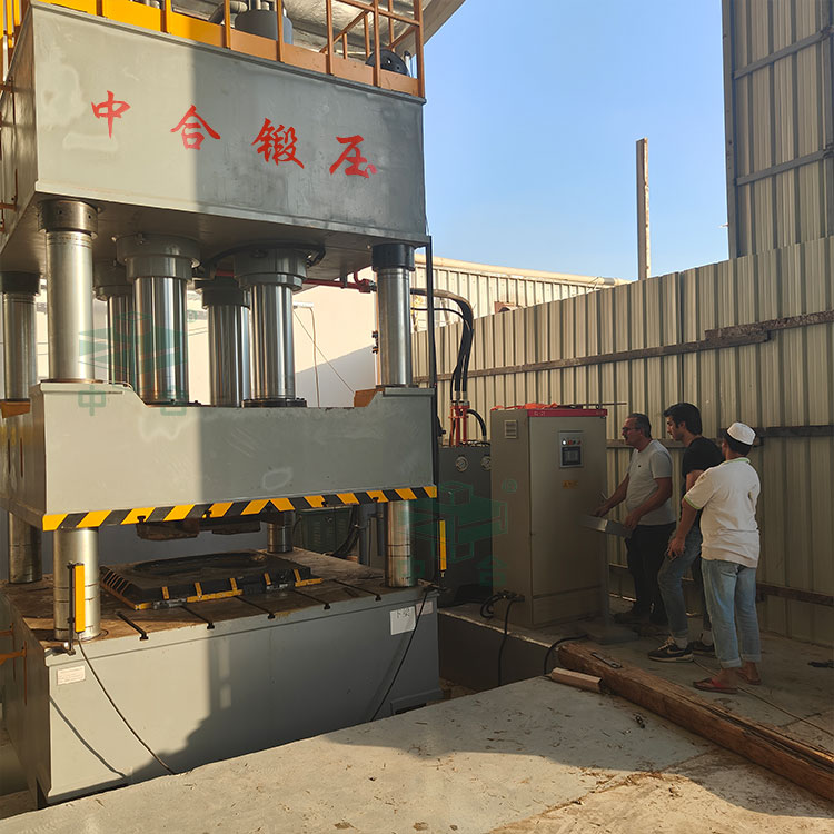 1000噸汽車配件成型液壓機(jī)現(xiàn)場(chǎng)試機(jī).jpg 1000噸汽車配件成型液壓機(jī)現(xiàn)場(chǎng)試機(jī).jpg