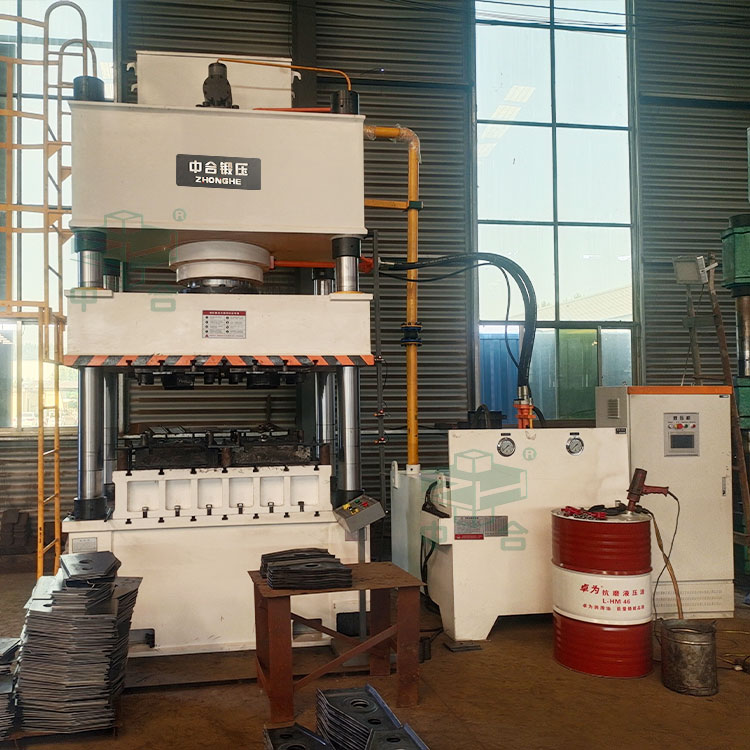 500噸四柱液壓機.jpg 500噸四柱液壓機.jpg