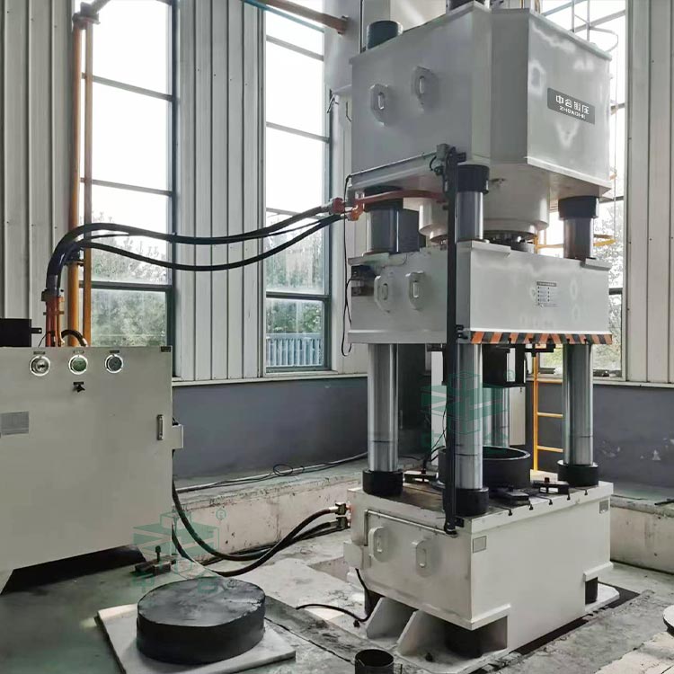 1000噸石墨粉末成型液壓機(jī).jpg 1000噸石墨粉末成型液壓機(jī).jpg