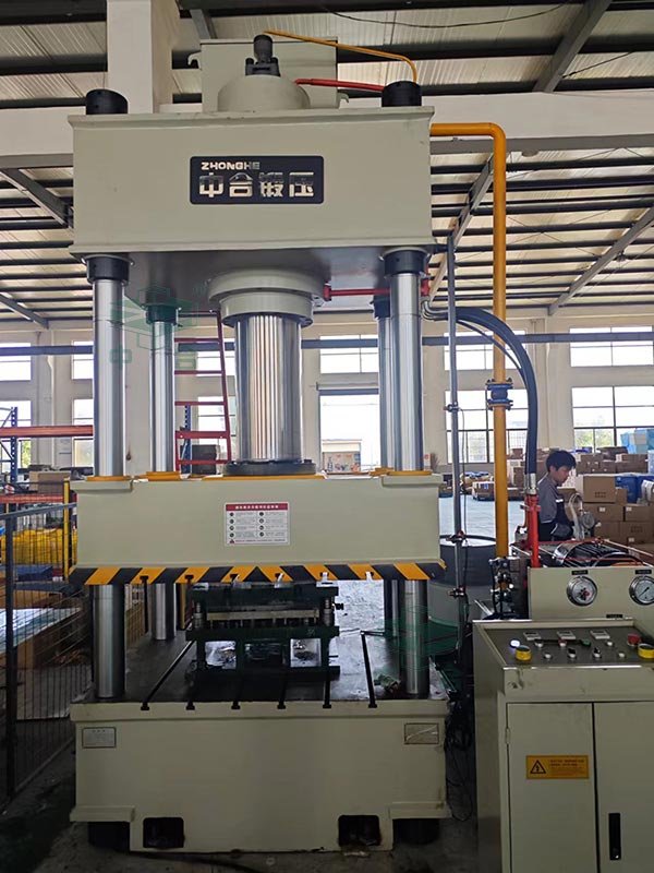 315噸三梁四柱液壓機(jī).jpg 315噸三梁四柱液壓機(jī).jpg