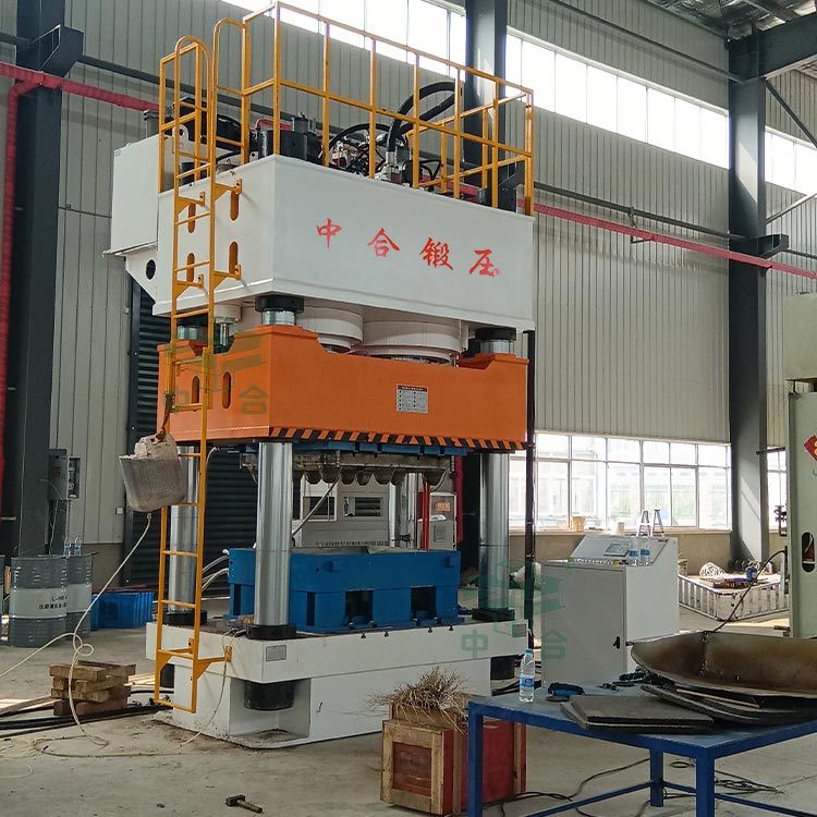 1600噸木屑托盤液壓機(jī)現(xiàn)場.jpg 1600噸木屑托盤液壓機(jī)現(xiàn)場.jpg