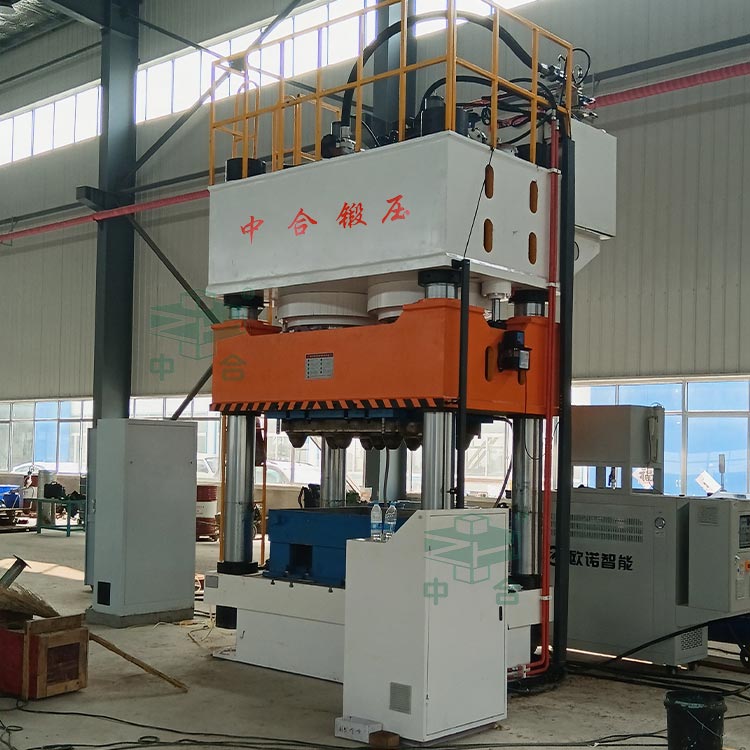 1600噸四柱液壓機(jī).jpg 1600噸四柱液壓機(jī).jpg