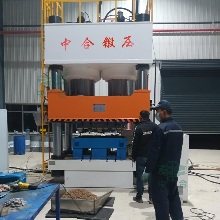 1600噸木屑托盤成型液壓機(jī).jpg 1600噸木屑托盤成型液壓機(jī).jpg