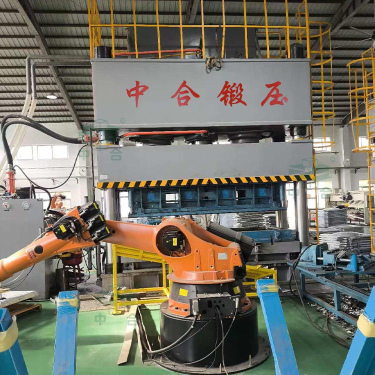 1500噸不銹鋼水箱板拉伸液壓機現(xiàn)場 1500噸不銹鋼水箱板拉伸液壓機現(xiàn)場