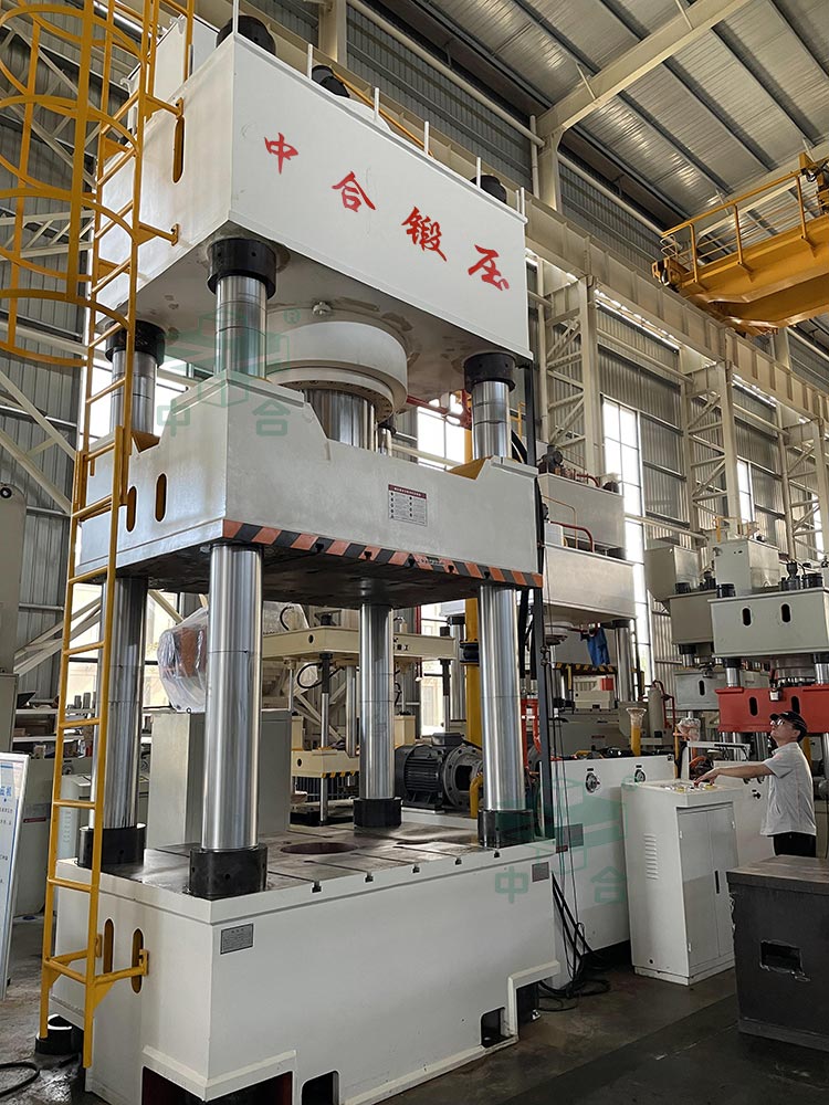 1000噸四柱液壓機車間實物.jpg 1000噸四柱液壓機車間實物.jpg