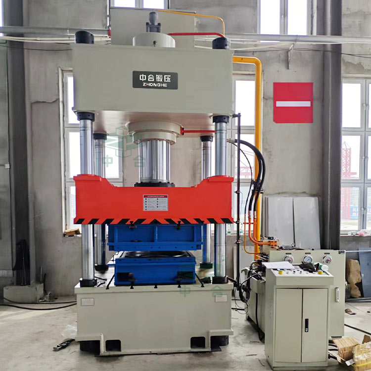 400噸不銹鋼水箱板液壓機(jī).jpg 400噸不銹鋼水箱板液壓機(jī).jpg