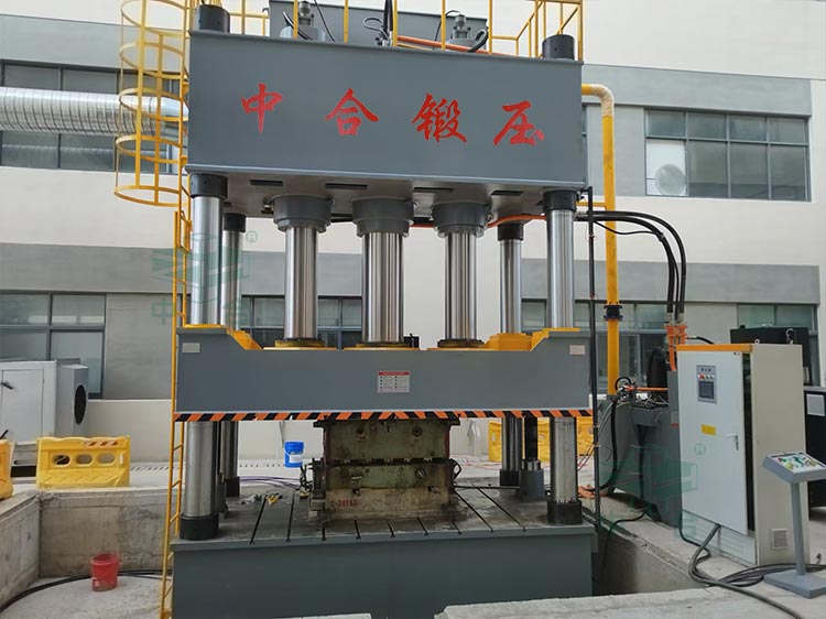 1000噸復(fù)合材料成型液壓機(jī).jpg 1000噸復(fù)合材料成型液壓機(jī).jpg