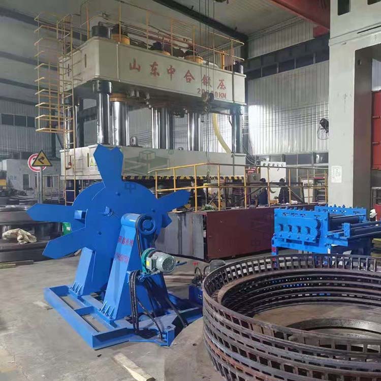 2000噸四柱液壓機(jī).jpg 2000噸四柱液壓機(jī).jpg