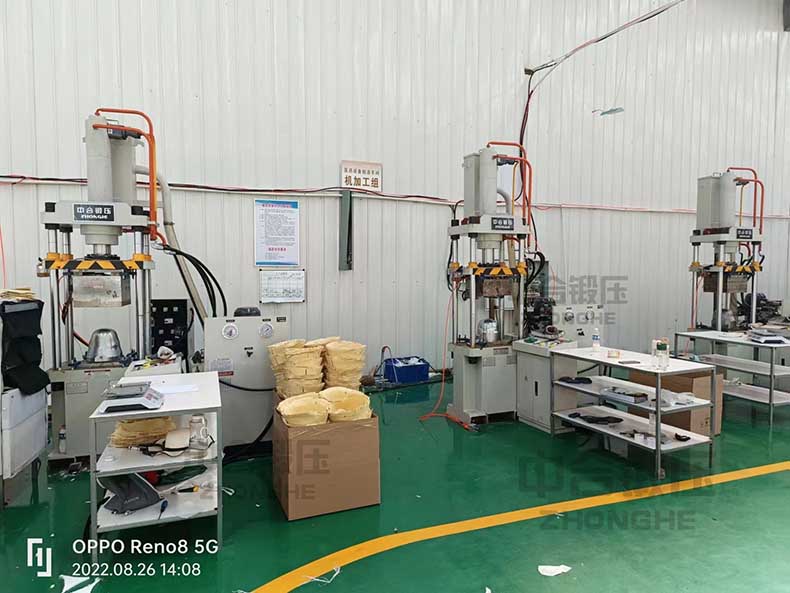 315噸凱夫拉頭盔成型液壓機.jpg 315噸凱夫拉頭盔成型液壓機.jpg