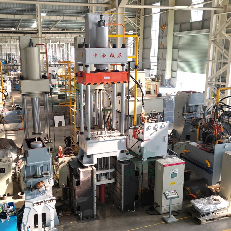 200噸石墨粉末成型液壓機(jī)車(chē)間實(shí)物.jpg 200噸石墨粉末成型液壓機(jī)車(chē)間實(shí)物.jpg