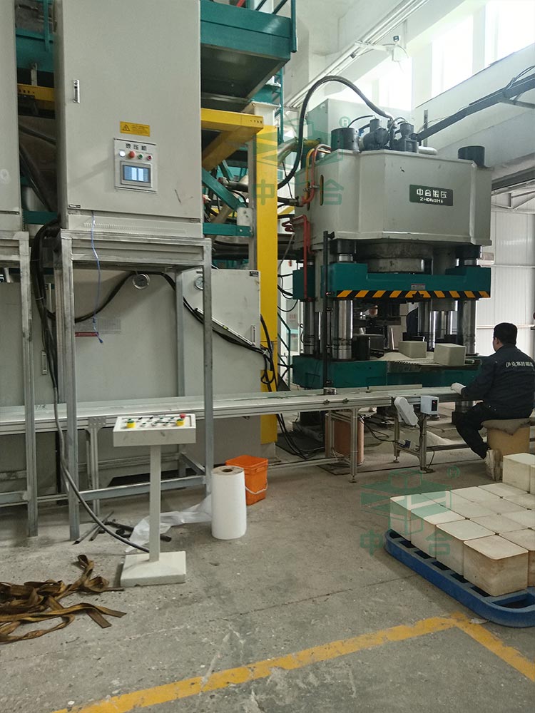 800噸全自動粉末成型液壓機(jī).jpg 800噸全自動粉末成型液壓機(jī).jpg