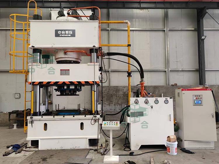 800噸農(nóng)機配件拉伸液壓機現(xiàn)場.jpg 800噸農(nóng)機配件拉伸液壓機現(xiàn)場.jpg