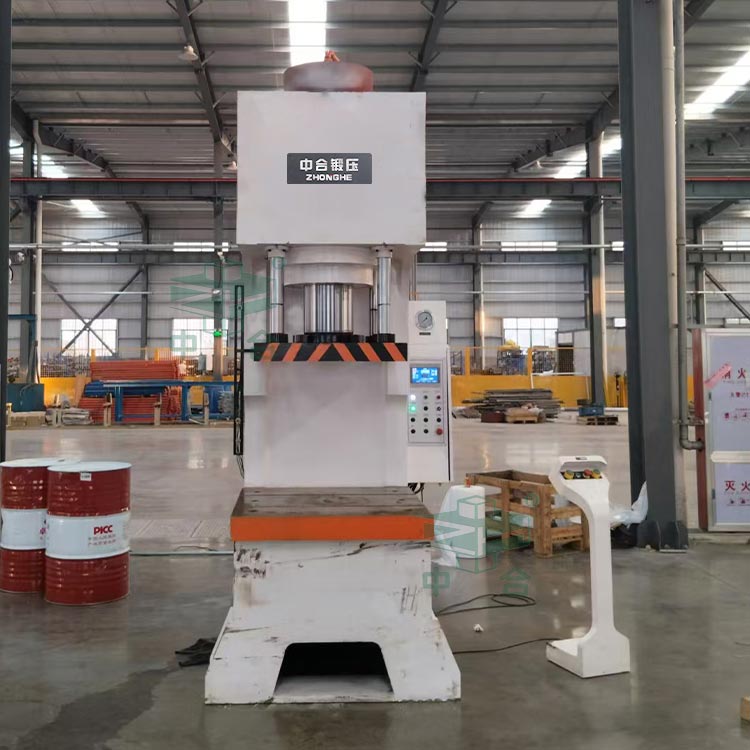 100噸單臂液壓機(jī)現(xiàn)場(chǎng).jpg 100噸單臂液壓機(jī)現(xiàn)場(chǎng).jpg