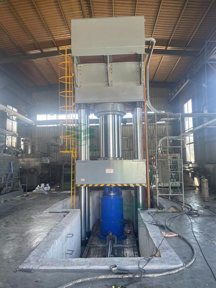 石墨坩堝液壓機(jī).jpg 石墨坩堝液壓機(jī).jpg