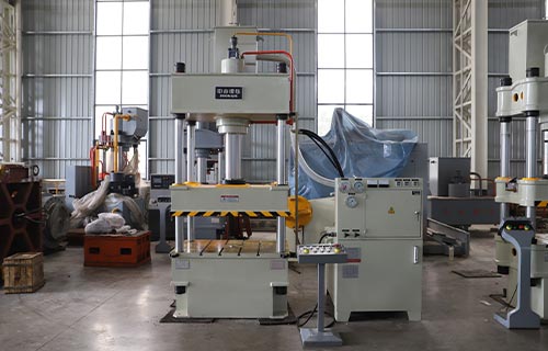 中合鍛壓四柱液壓機(jī)技術(shù)創(chuàng)新、高效生產(chǎn)