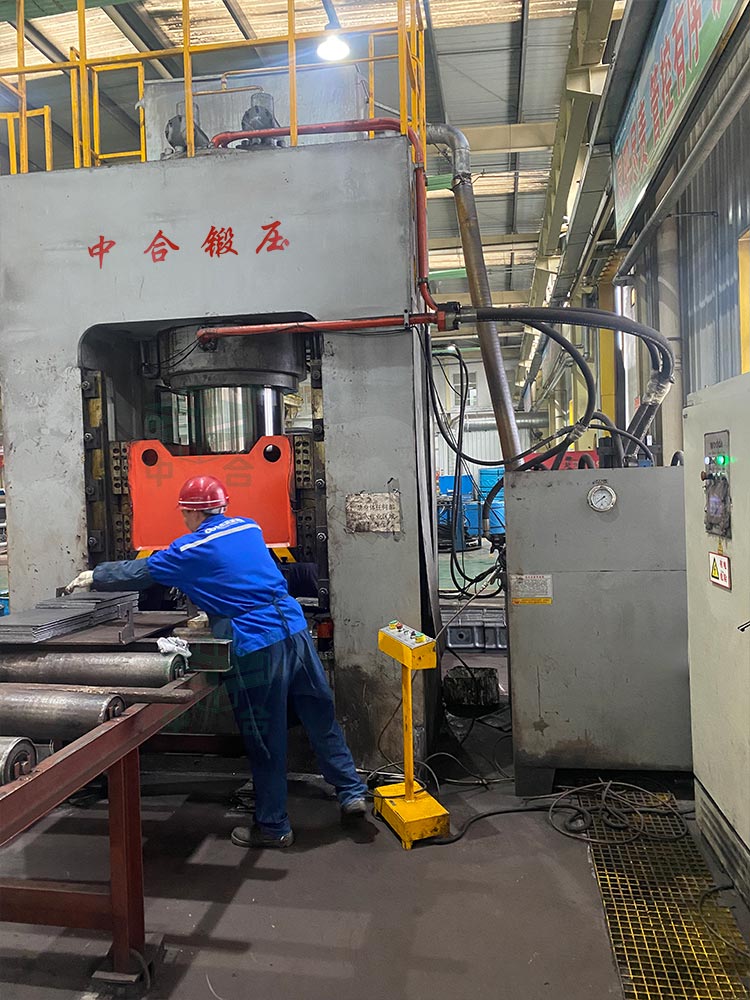 800T錨桿托盤液壓機(jī).jpg 800T錨桿托盤液壓機(jī).jpg