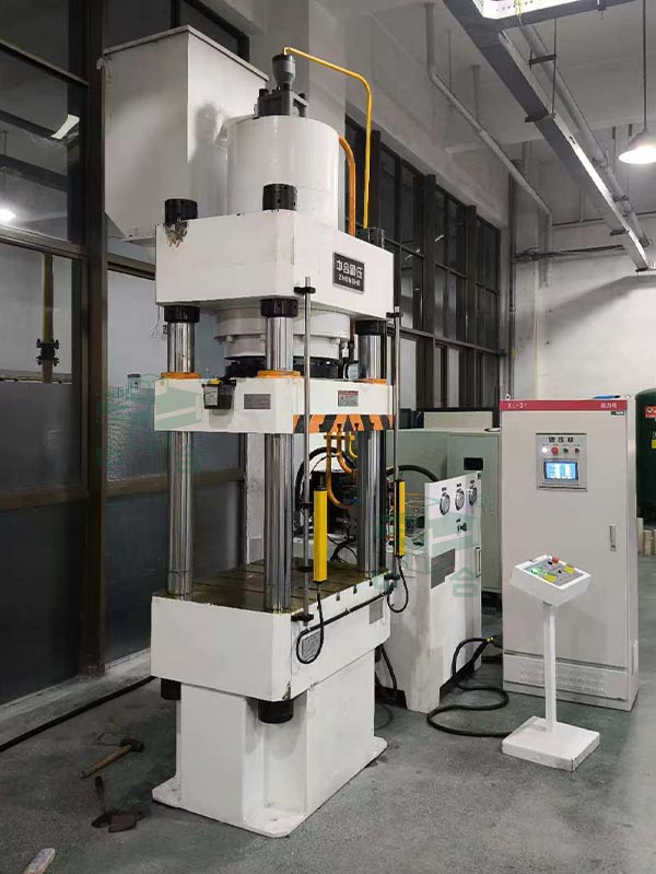 315噸三梁四柱液壓機(jī).jpg 315噸三梁四柱液壓機(jī).jpg