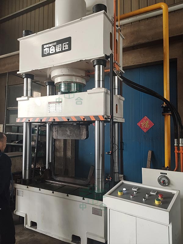 400噸型材折彎液壓機(jī)現(xiàn)場.jpg 400噸型材折彎液壓機(jī)現(xiàn)場.jpg