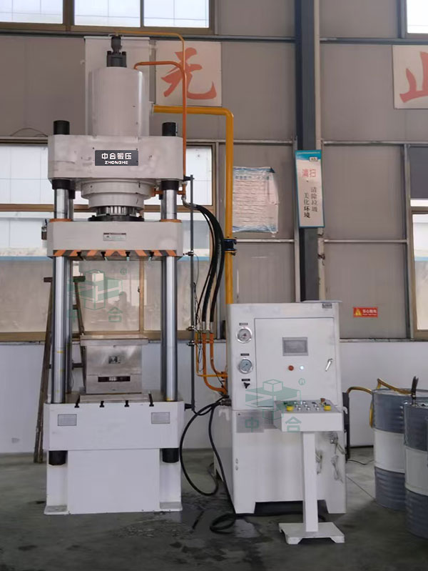 315噸四柱液壓機(jī).jpg 315噸四柱液壓機(jī).jpg