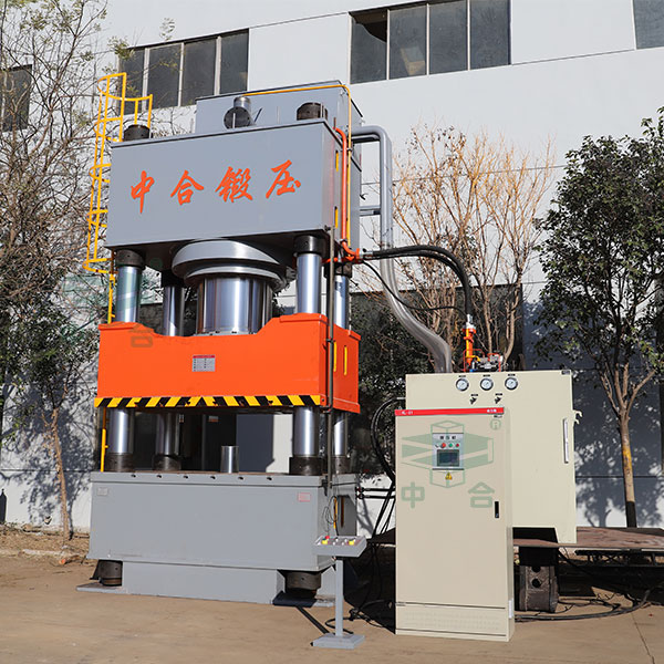 2000噸四柱液壓機(jī).jpg 2000噸四柱液壓機(jī).jpg